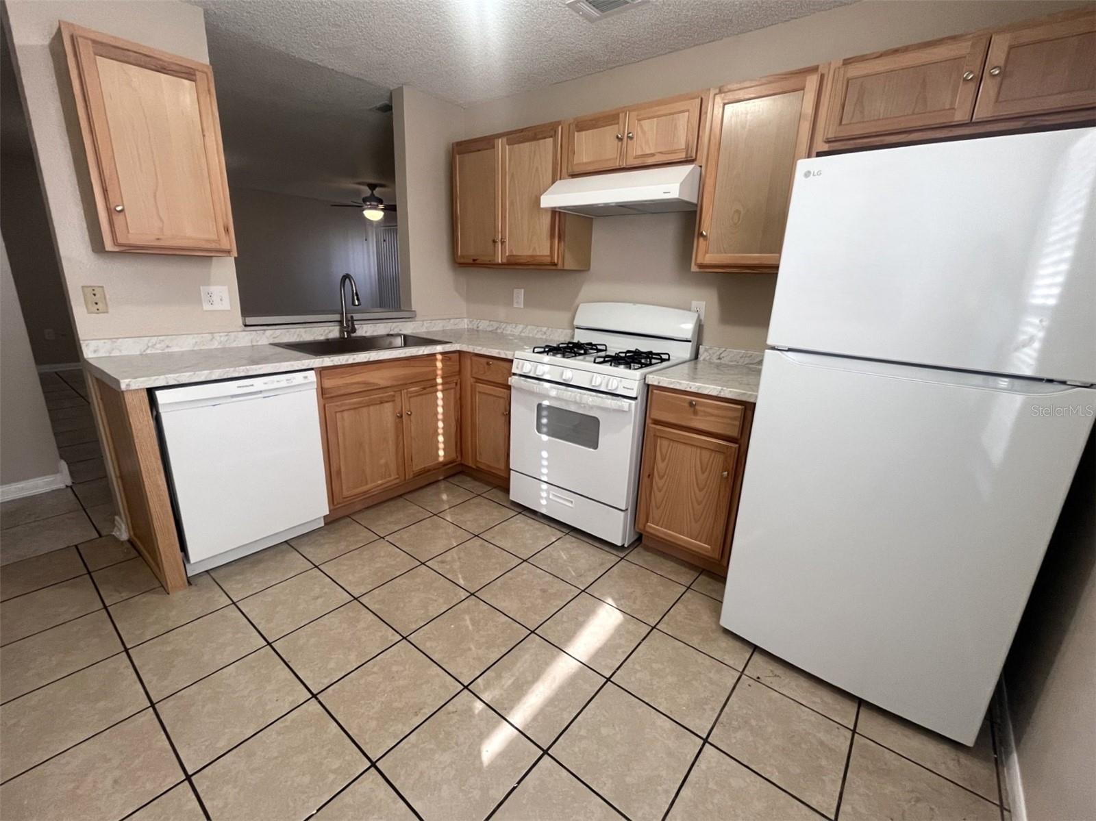 SUNSHINE RIDGE - Residential Lease