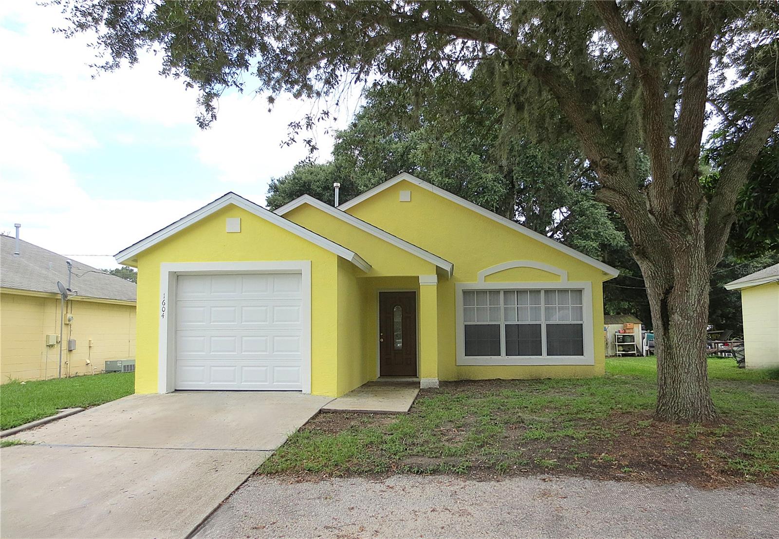 Apply within 24 hours of your conducted showing and once approved you will be credited your application fees towards your first full month's rent! This 3-bedroom, 2-bathroom single family home won't last long! At over 1,100 sq. ft. of living space, this home is sure to impress. *Please note this property is currently tenant occupied and showings MUST be scheduled and confirmed. * From the abundance of windows, tile flooring, spacious bedrooms, and an attached 1-car garage, everyone in the family will feel at home. The kitchen features stunning hardwood cabinets throughout, plenty of countertops space for all your meal prepping needs, and appliances, including a refrigerator, dishwasher, and a gas range with hood. The roomy living area provides plenty of room for your invited friends and family and stays brightly illuminated by the large windows overlooking the front of the home. The primary bedroom includes an en suite bathroom, complete with a shower and tub combo, perfect for relaxing after a busy day. Two additional bedrooms and a guest bathroom complete the remainder of the home. Washer and dryer hookups are located in the garage for added convenience. Pets considered, but no dangerous breeds.
Ryntal Property Management has partnered with Obligo to provide a security deposit alternative to qualified renters! Call today for more information. Submit all applications to Ryntal Property Management ONLY!
Qualifications: We run a complete background check that includes credit, income verification, prior landlord and eviction history. In terms of credit, we look at the entire picture as opposed to just the credit score, but in general, we do require a score over 550.