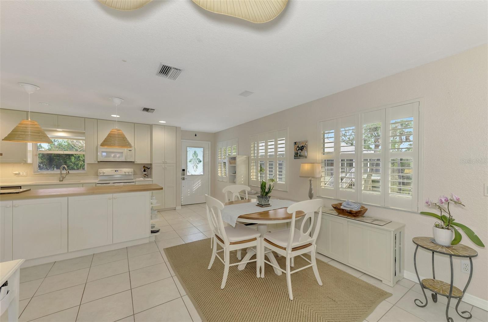 OXFORD MANOR - Residential Lease
