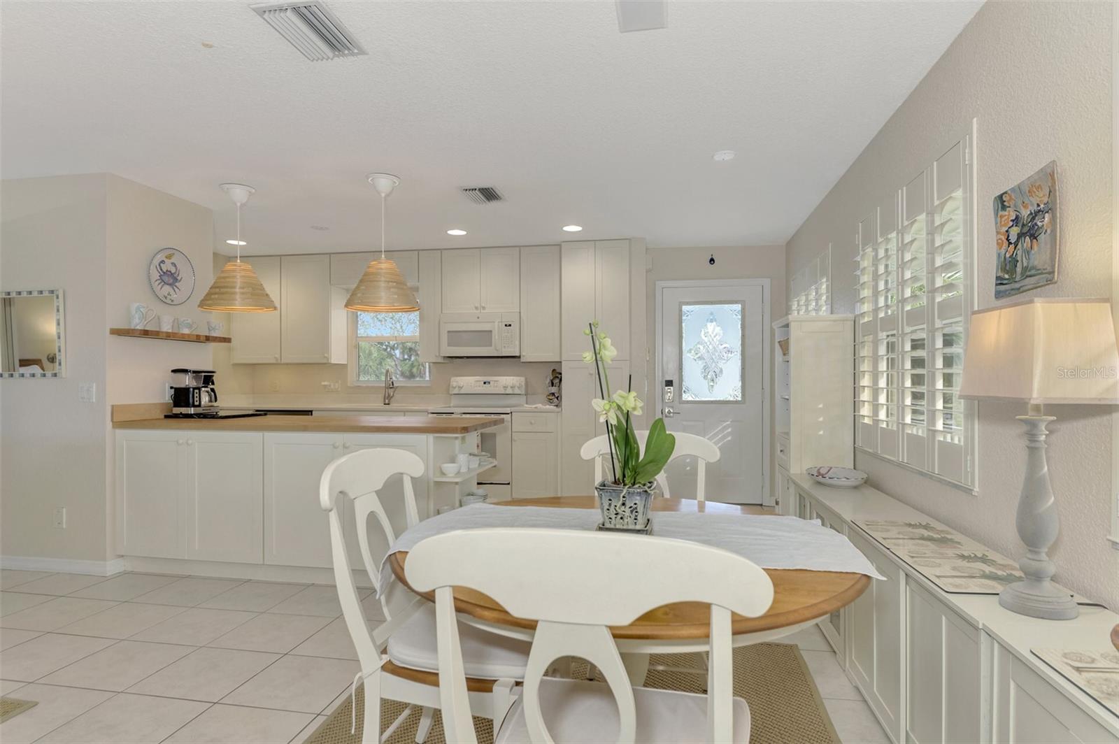 OXFORD MANOR - Residential Lease