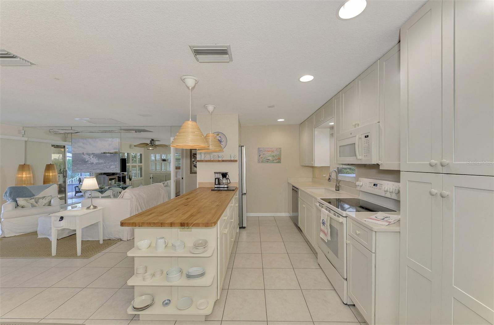 OXFORD MANOR - Residential Lease