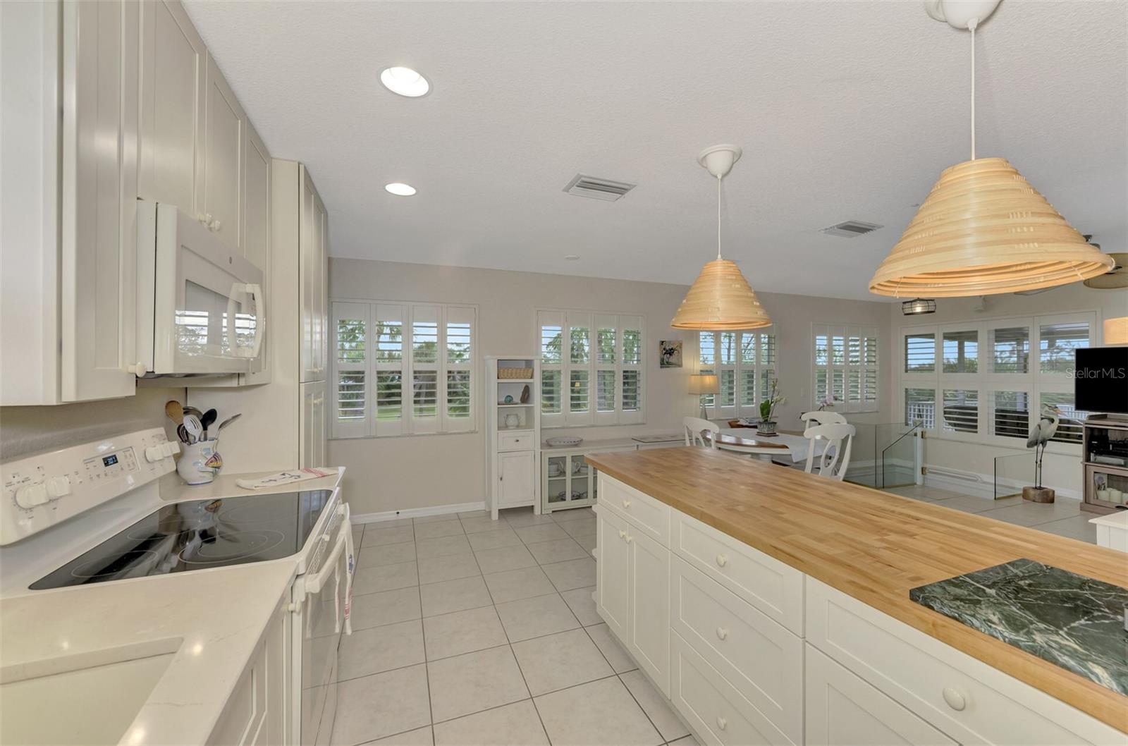 OXFORD MANOR - Residential Lease