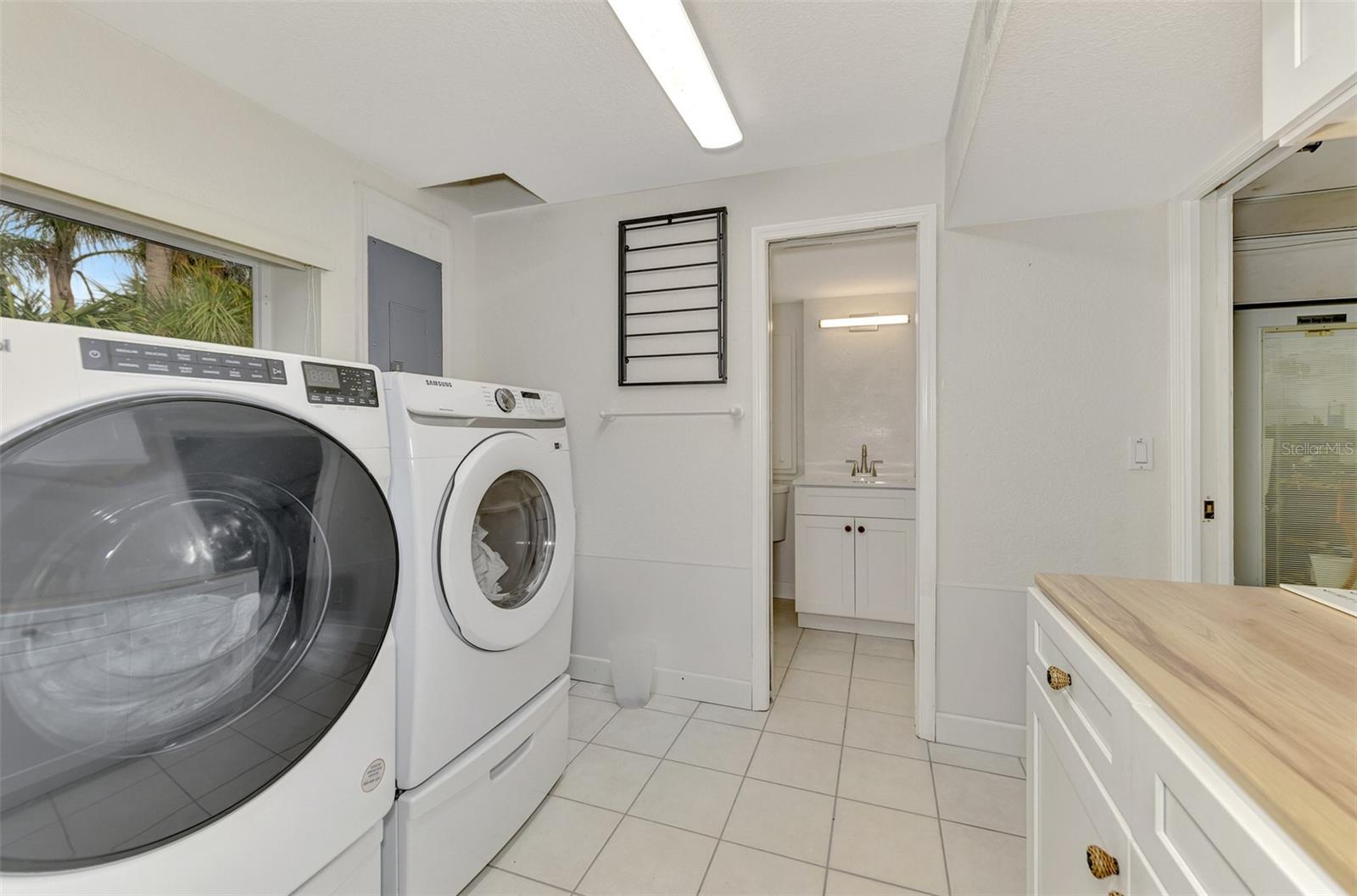 OXFORD MANOR - Residential Lease
