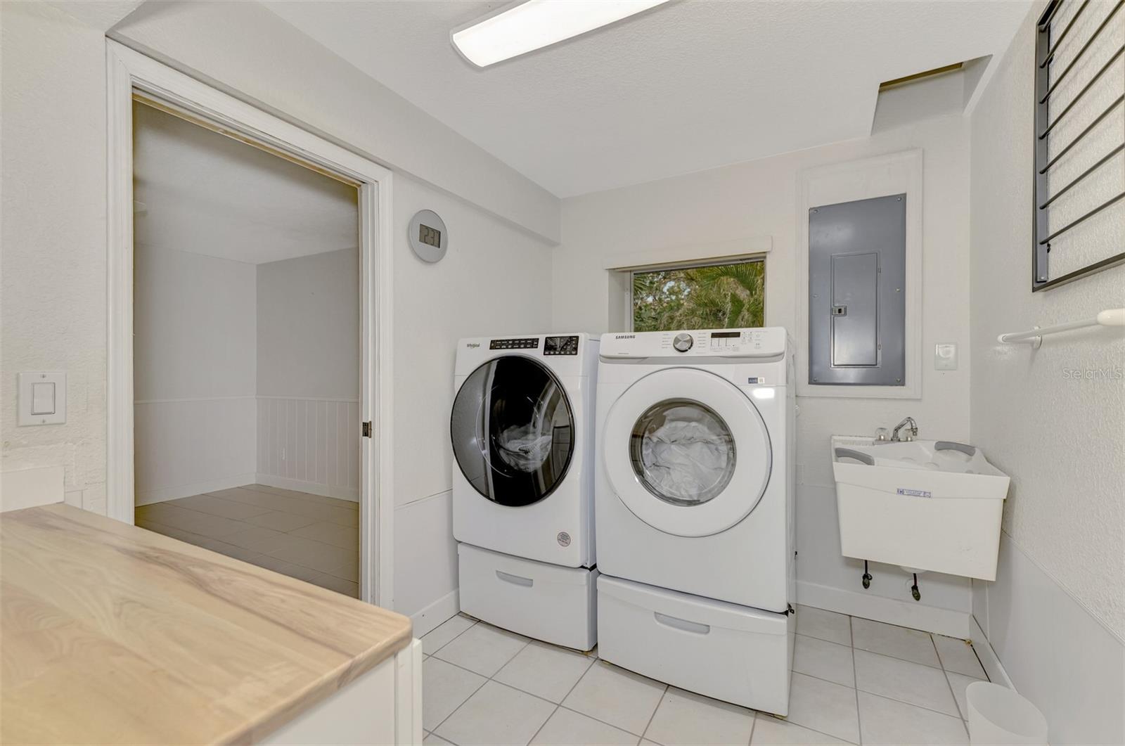 OXFORD MANOR - Residential Lease