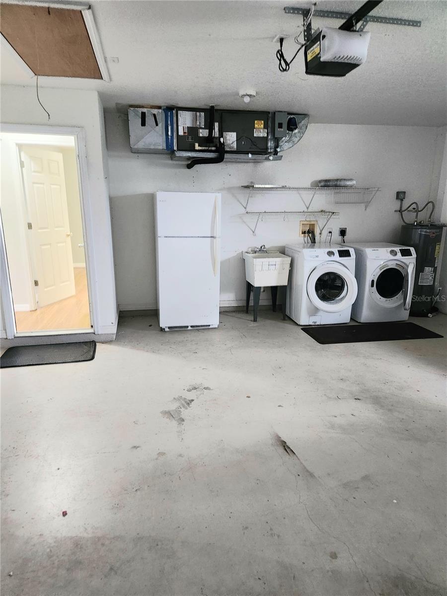 SOUTH VENICE - Residential Lease
