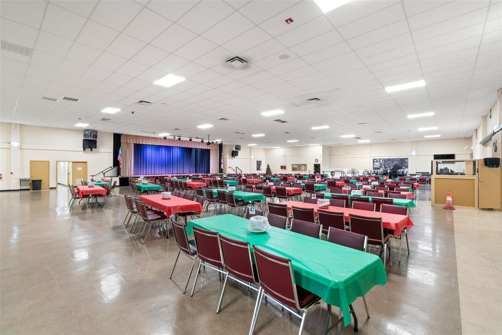 ON TOP OF THE WORLD - Residential