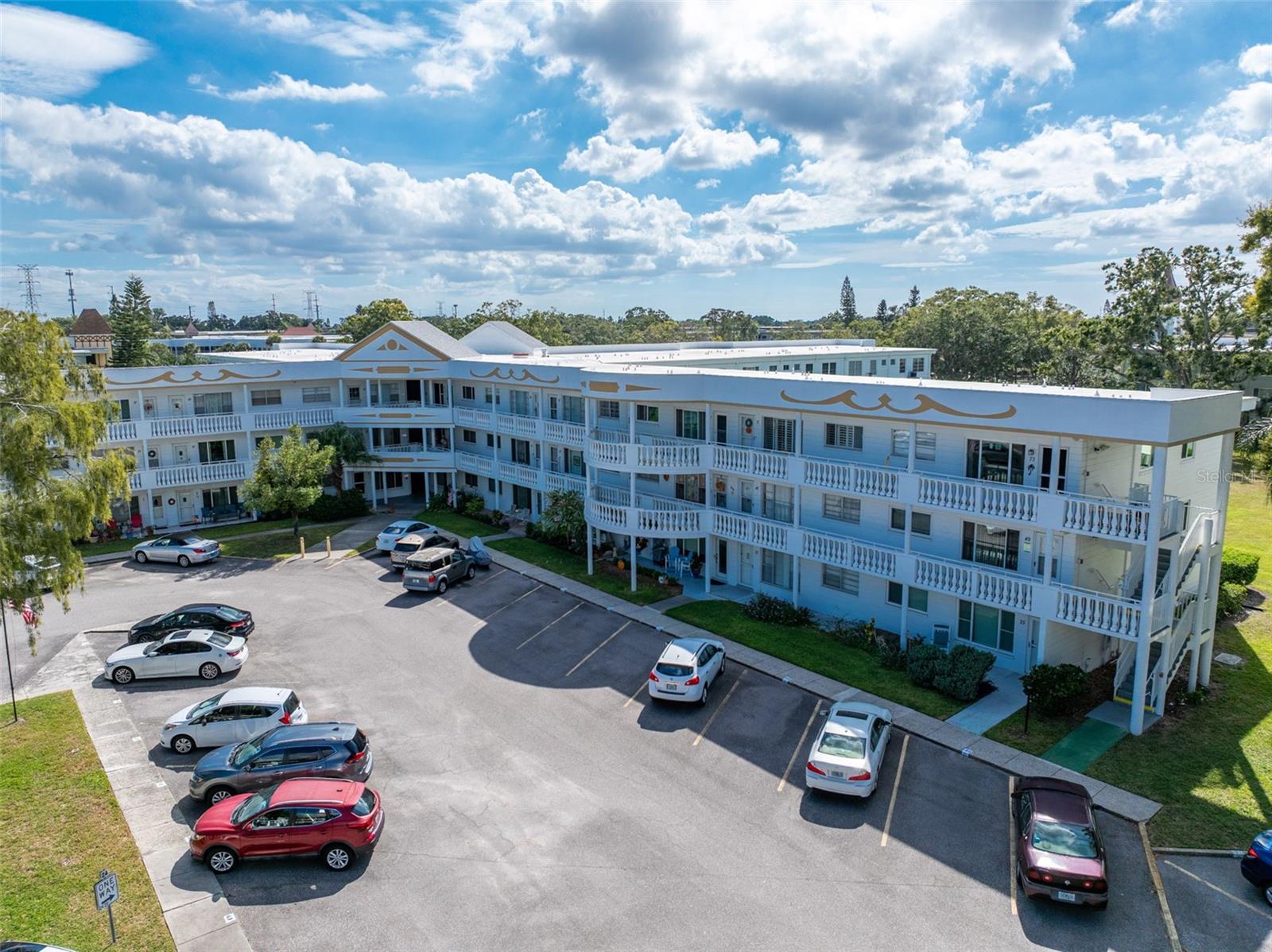 ON TOP OF THE WORLD - Residential