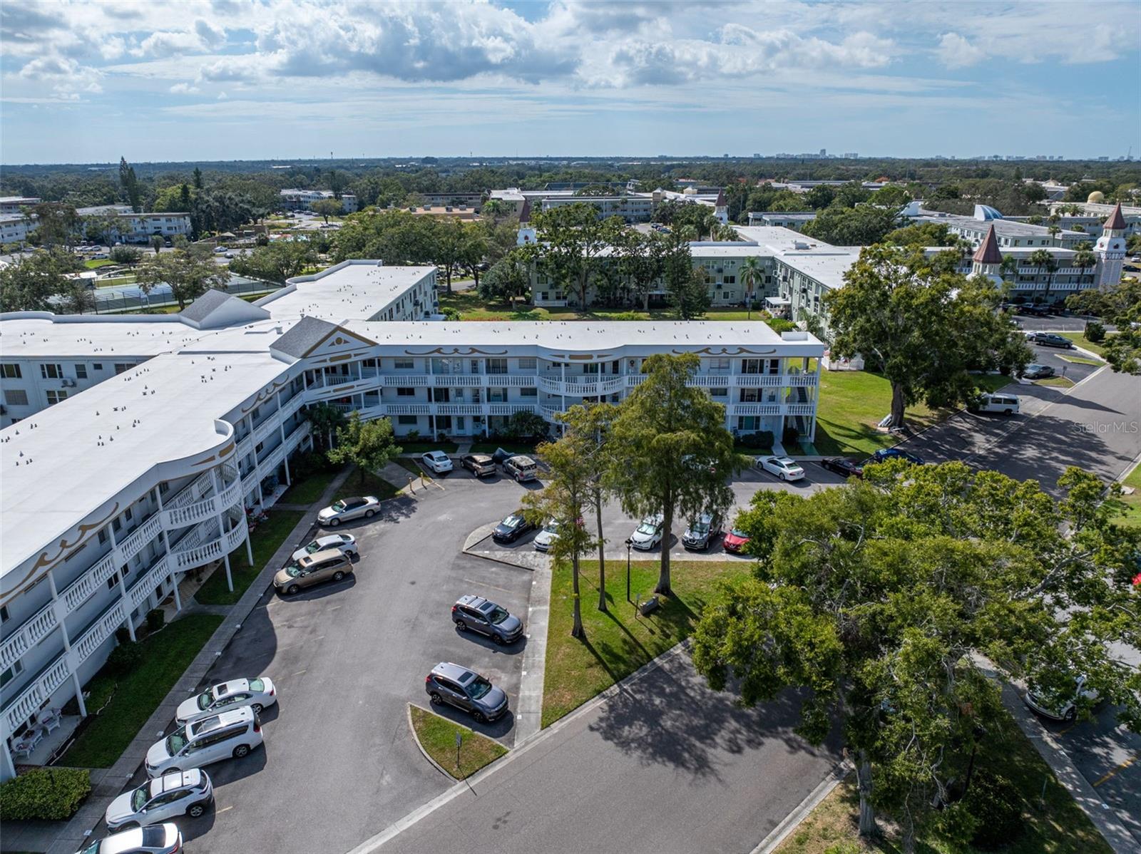 ON TOP OF THE WORLD - Residential