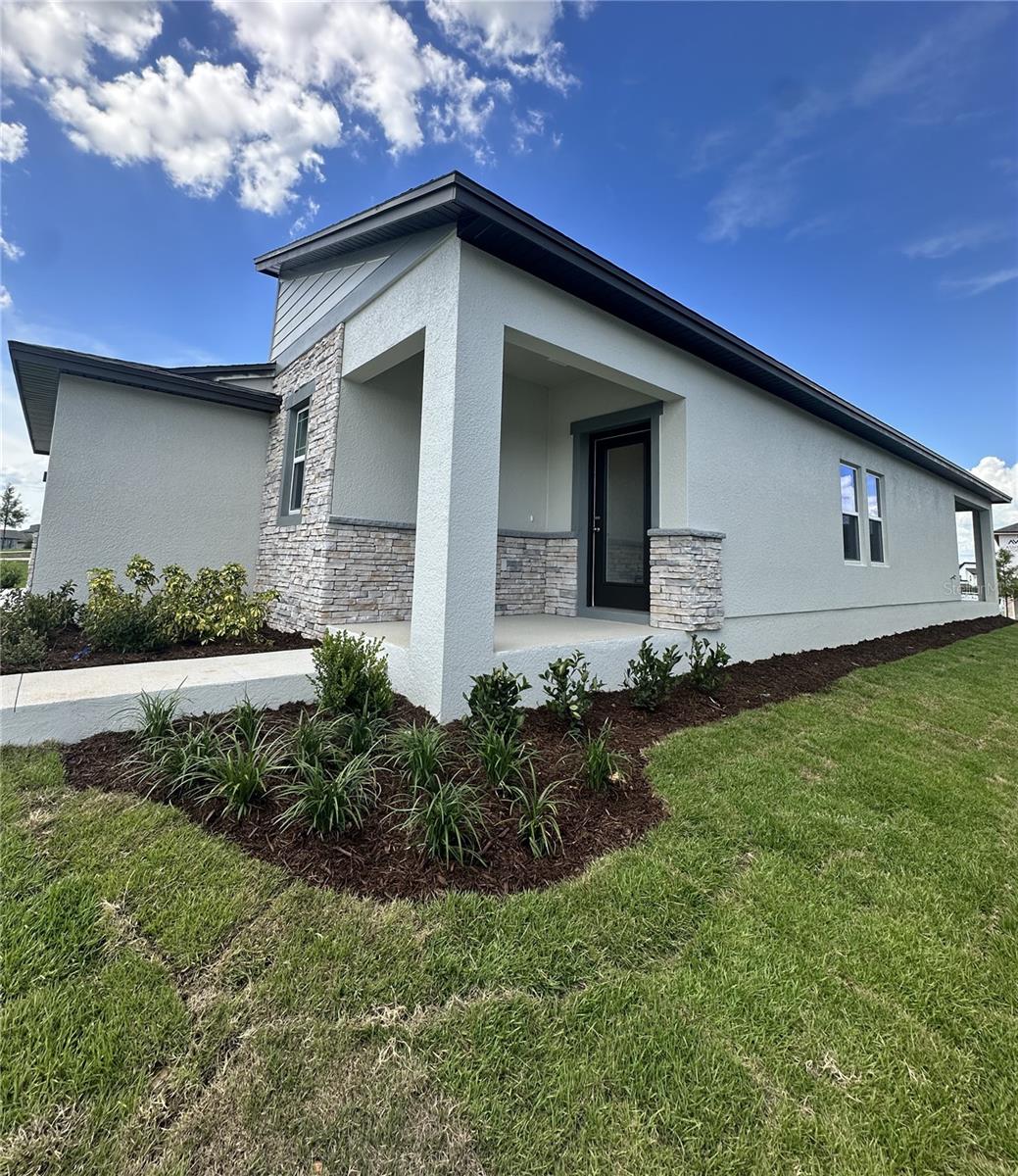 1392 DALKEITH COVE