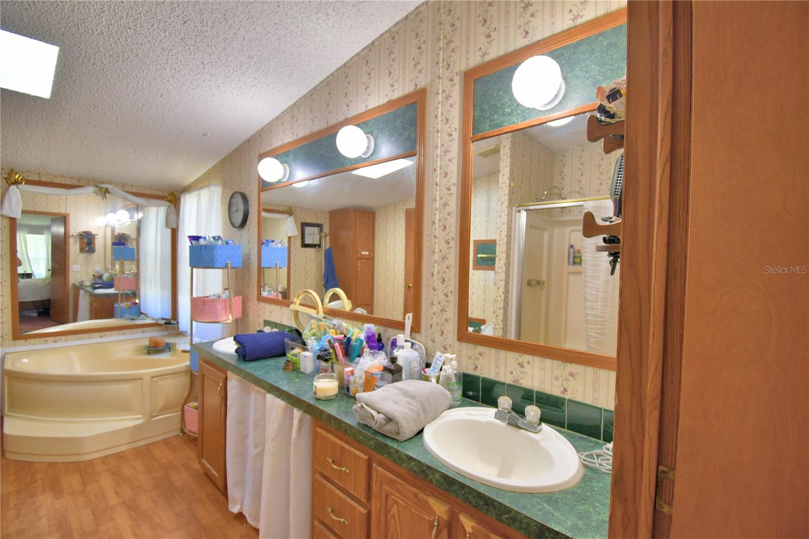 OAKRIDGE ESTATES - Residential