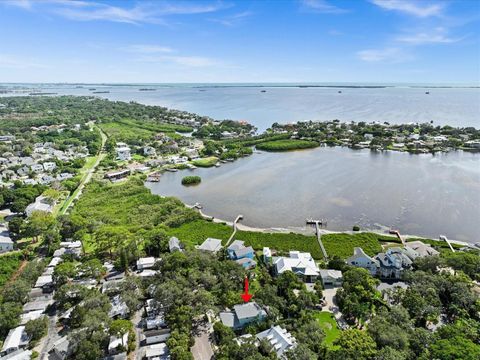 A home in PALM HARBOR