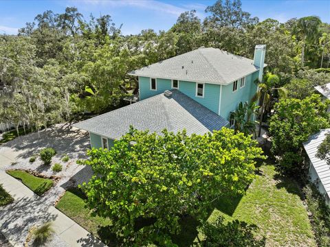 A home in PALM HARBOR