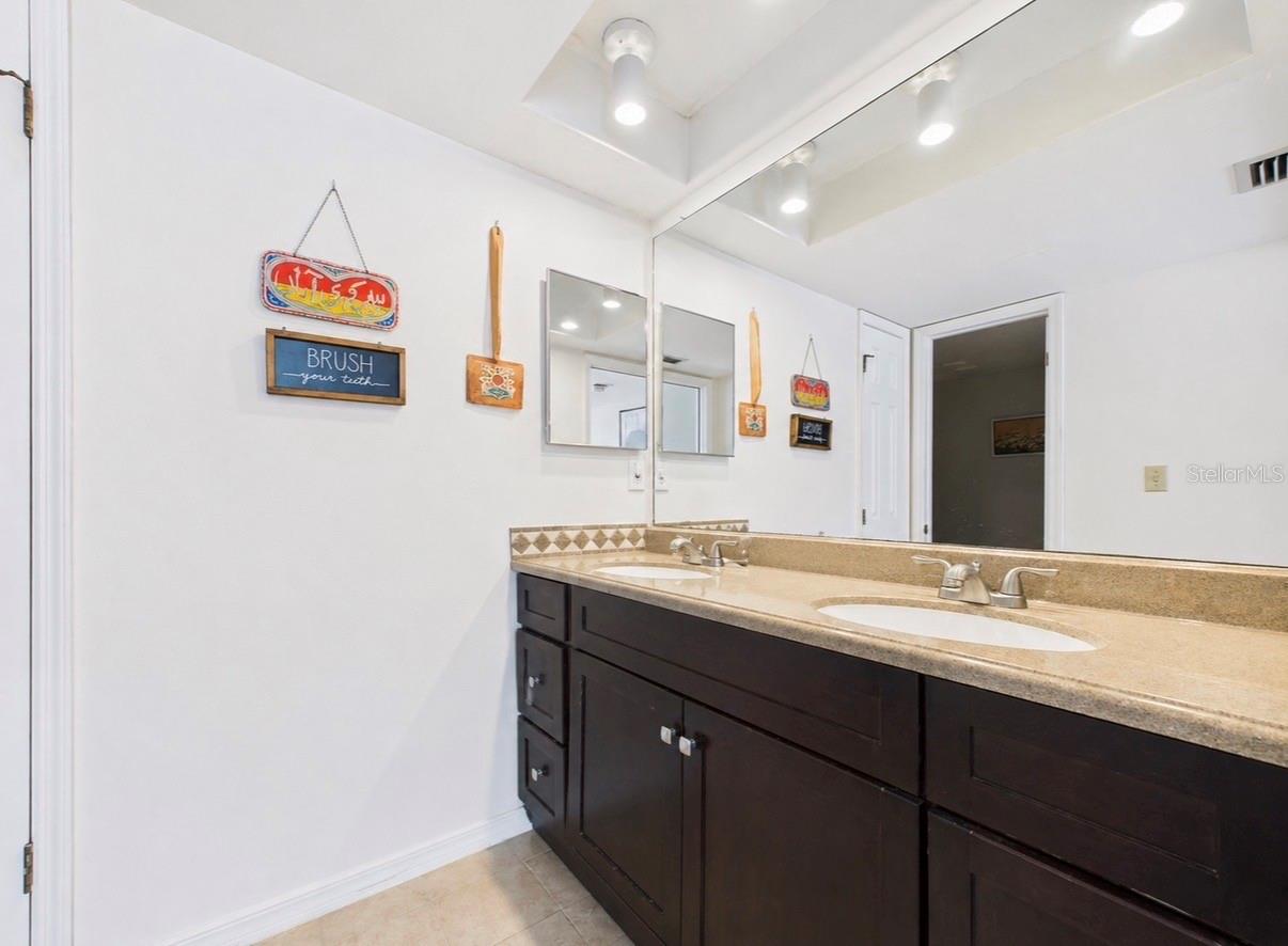 BORDEAUX VILLAGE - Residential Lease