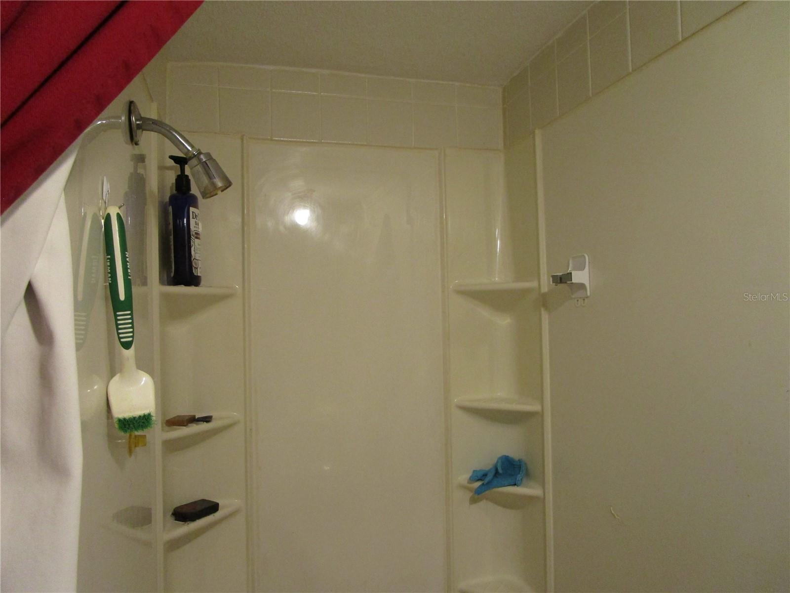 LEISURE HILLS - Residential