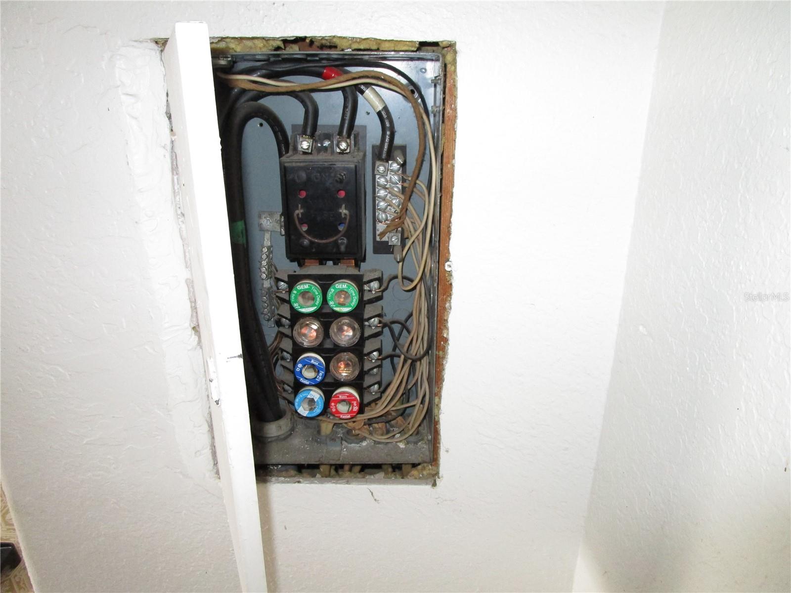 LEISURE HILLS - Residential