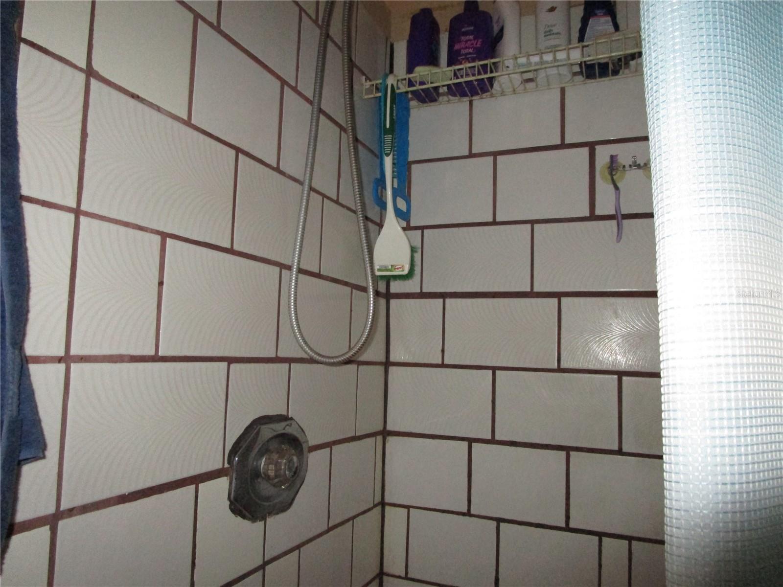 LEISURE HILLS - Residential