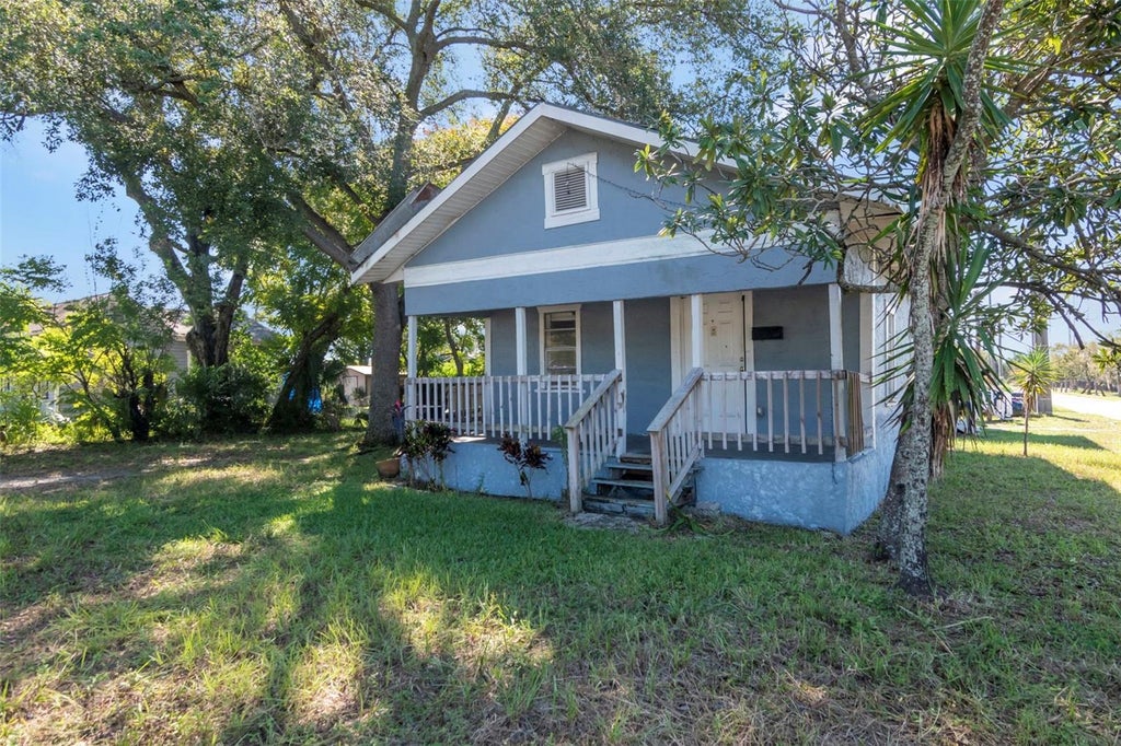 Photo of 2601 E 25th Avenue, Tampa, FL 33605 (MLS # TB8559801)