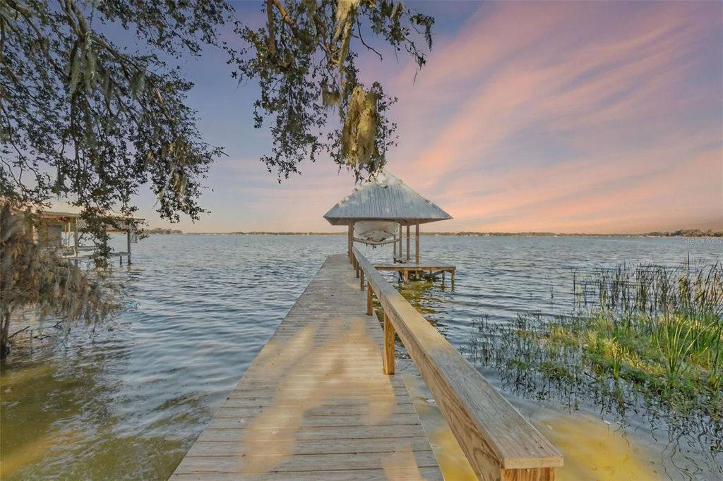 Photo of 16951 Deer Island Road, Tavares, FL 32778 (MLS # G5104554)