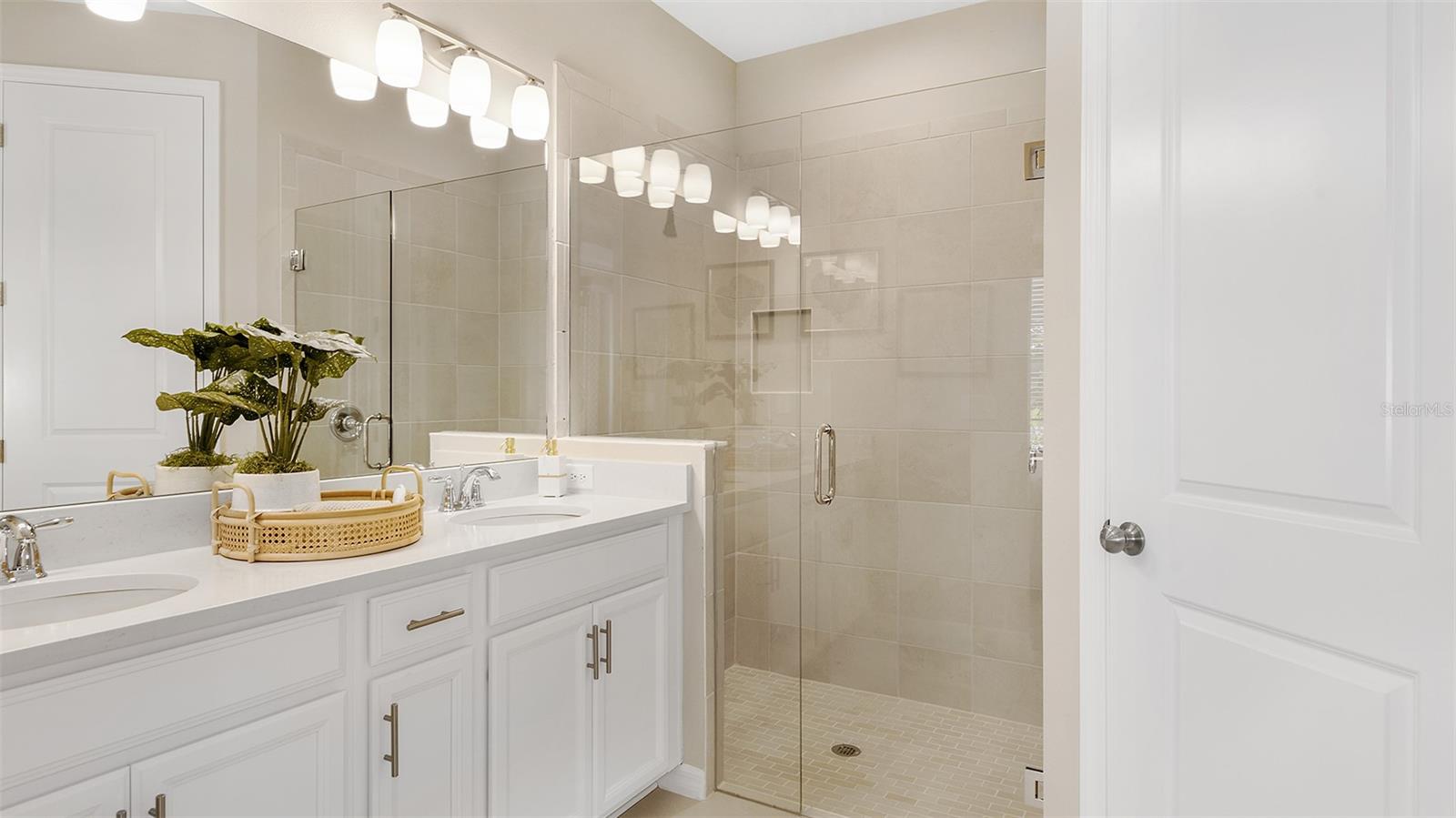 LOCHSIDE - Residential