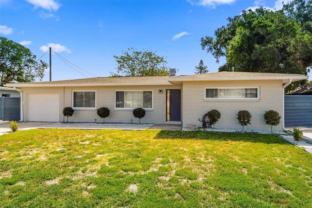 Photo of 15549 Newport Road, Clearwater, FL 33764 (MLS # TB8519253)
