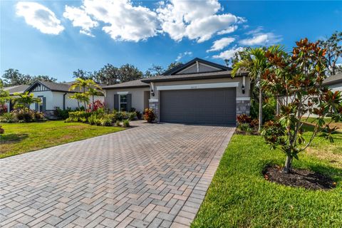 A home in PALMETTO