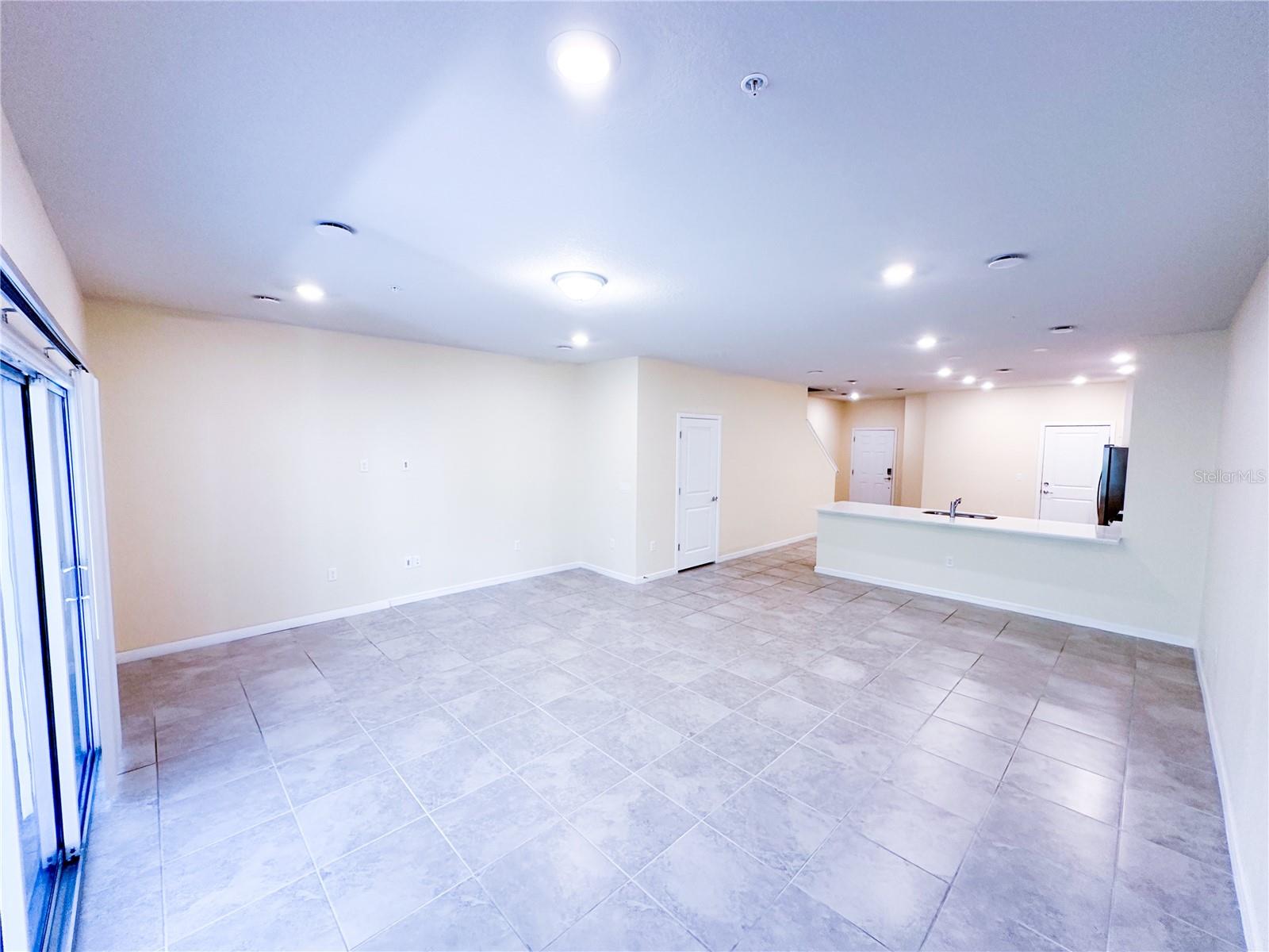 GRAYSON SQUARE - Residential Lease