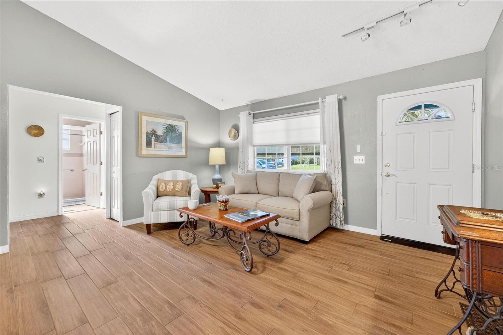 34220 BLACK BASS CIRCLE