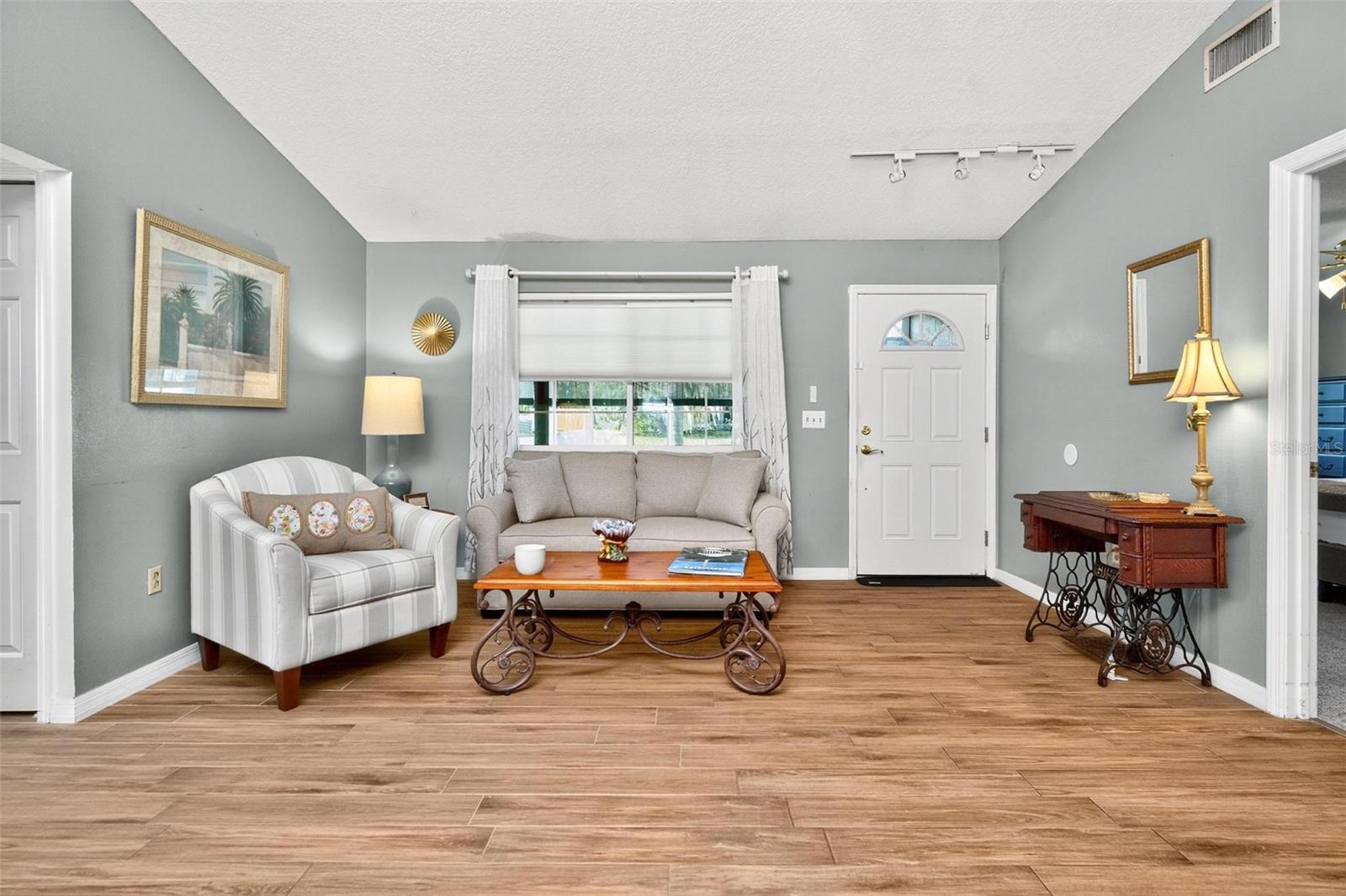 VALENCIA TERRACE - Residential