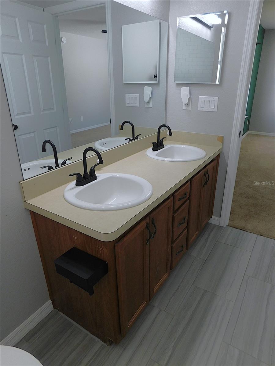 SILVER SPGS SHORES UN 20 - Residential