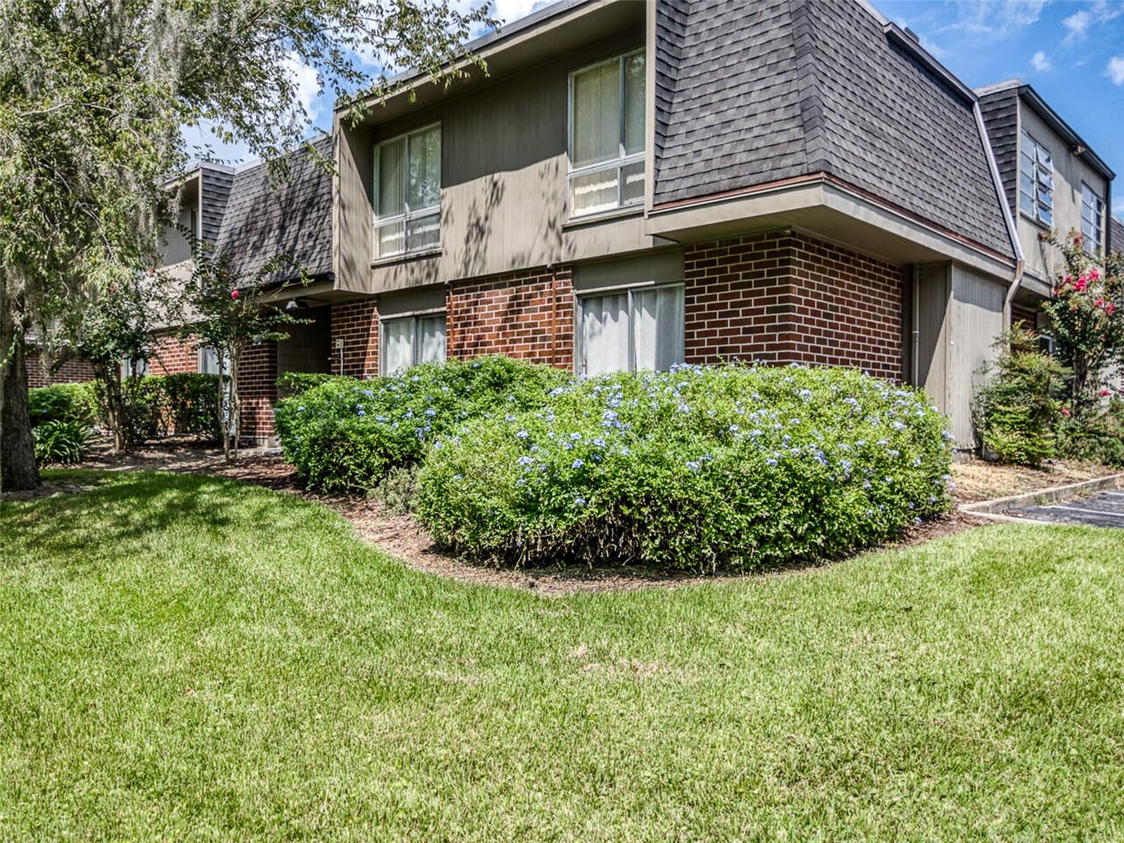 SUMMIT HOUSE - Residential Lease