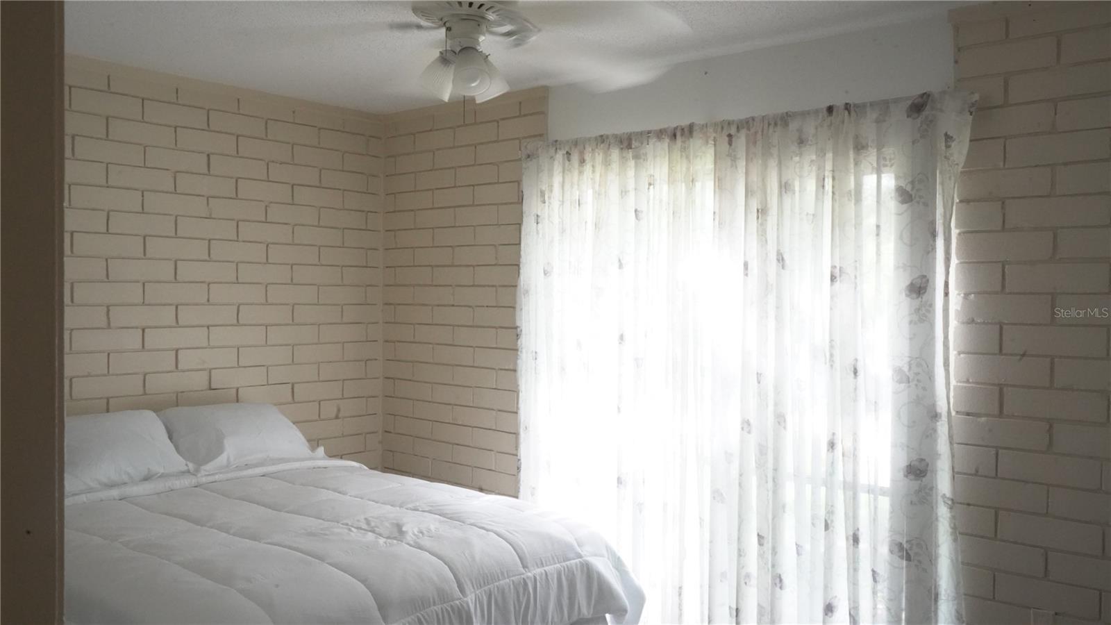 SUMMIT HOUSE - Residential Lease