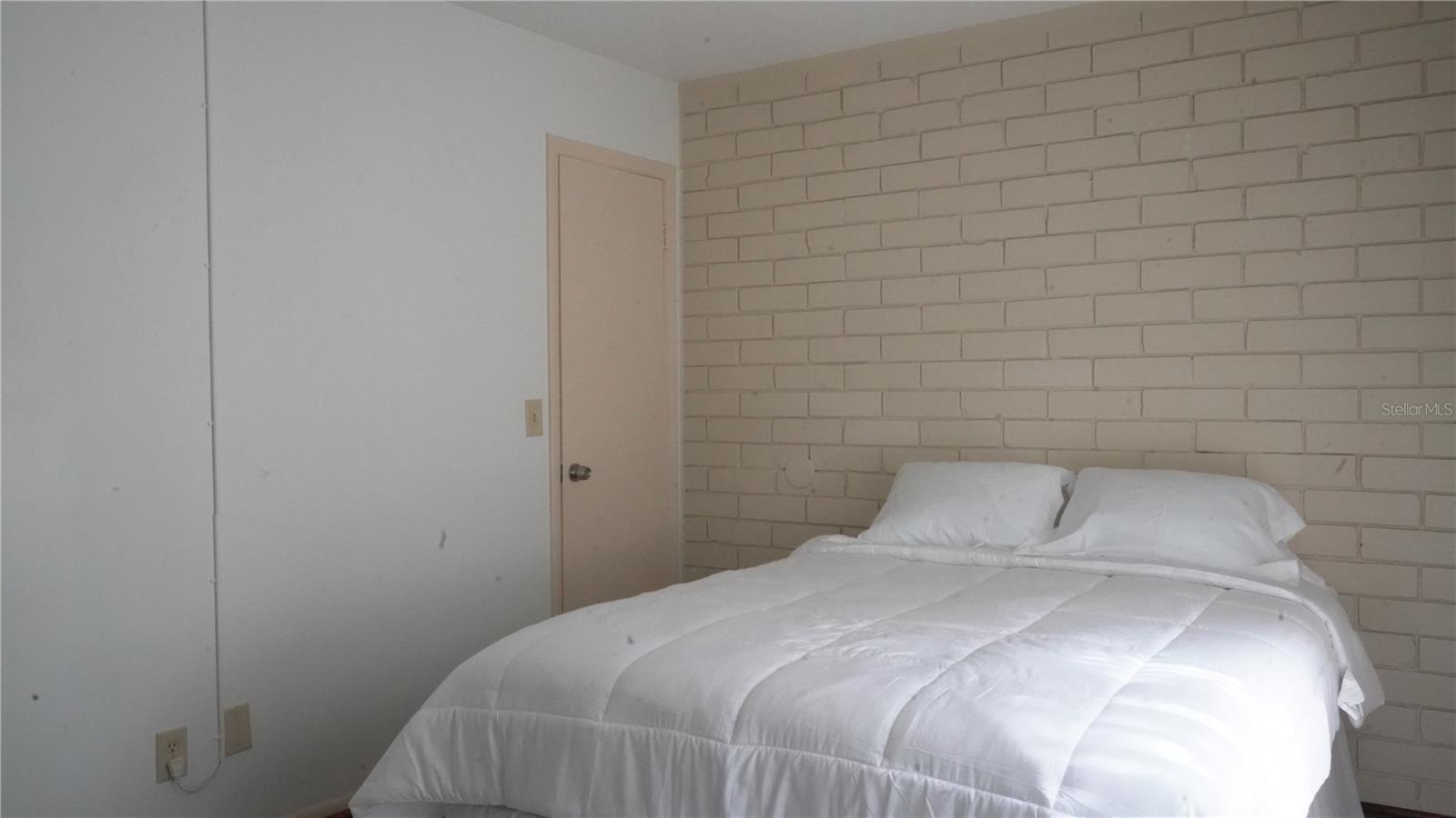 SUMMIT HOUSE - Residential Lease