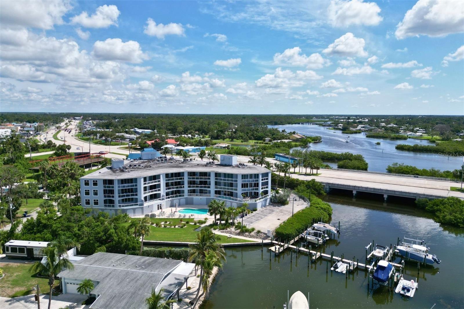 516 TAMIAMI TRAIL S 102