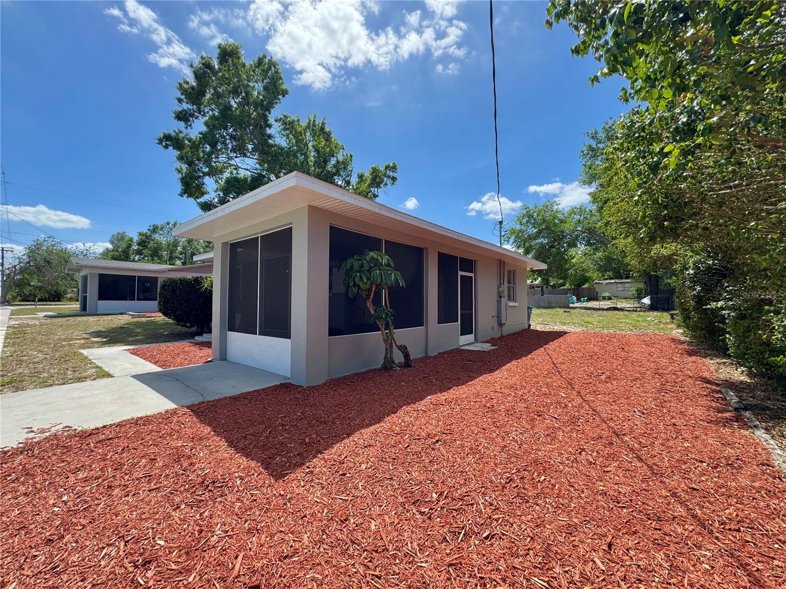 577-585 6TH STREET SE