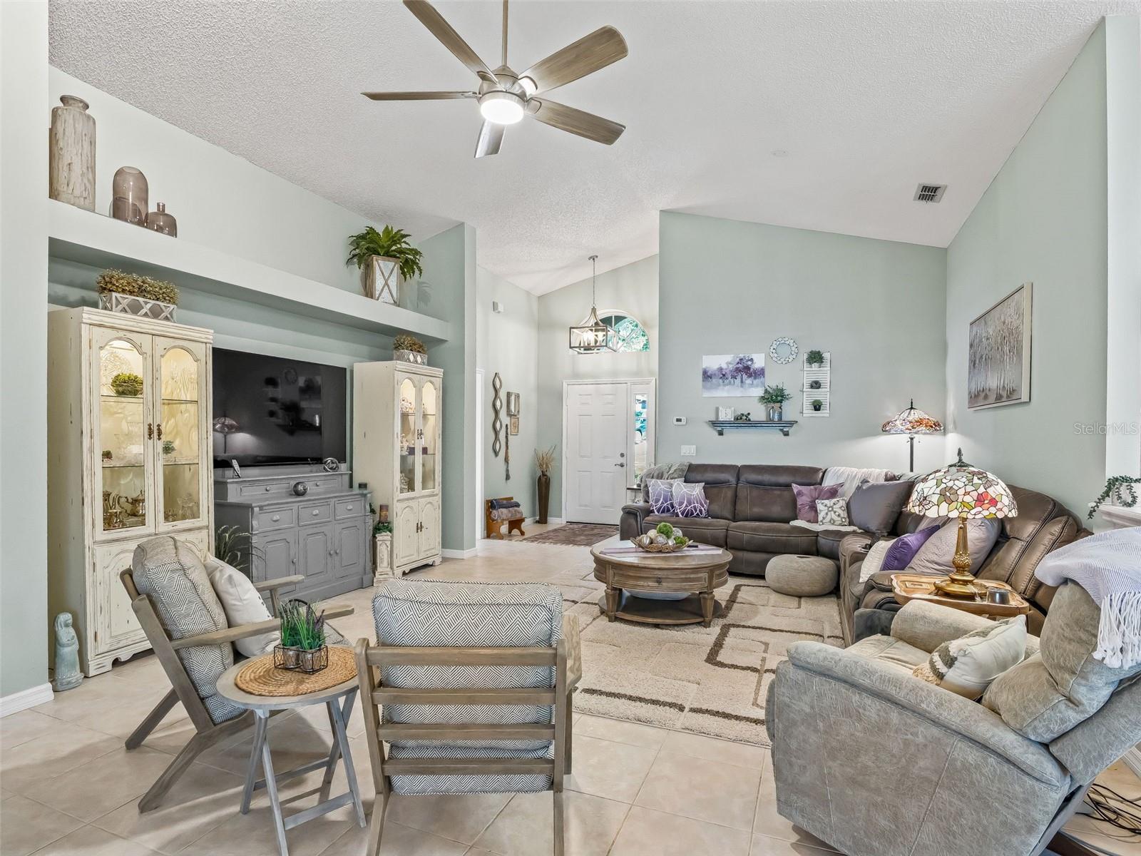 3883 EVERSHOLT STREET