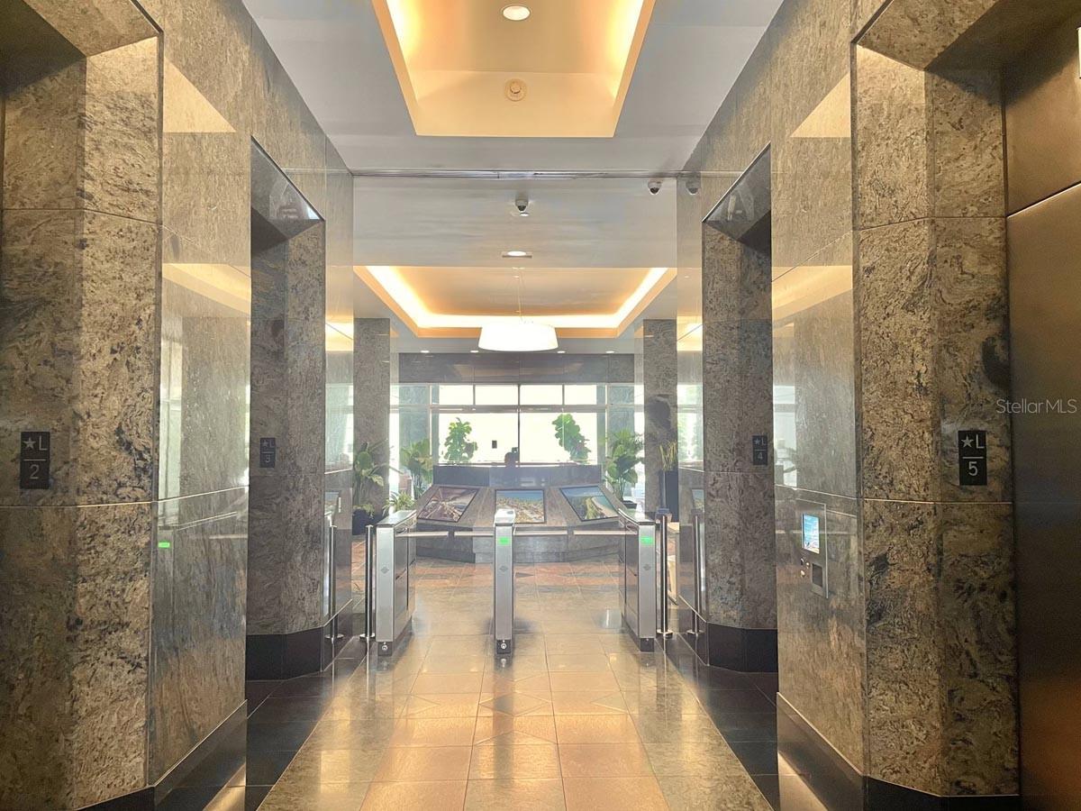 AMERICAN INTERNATIONAL PLAZA - Commercial Lease