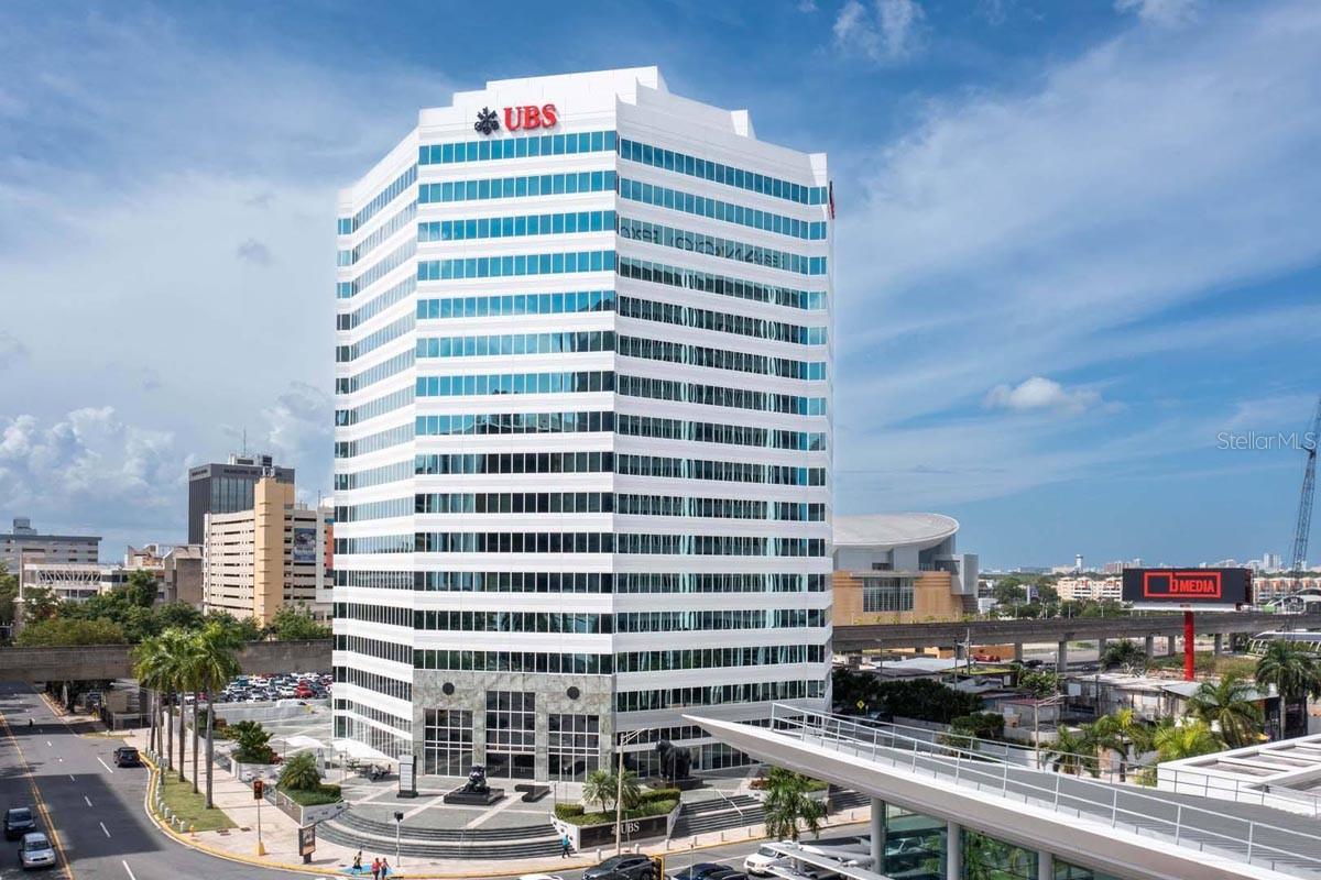 AMERICAN INTERNATIONAL PLAZA - Commercial Lease
