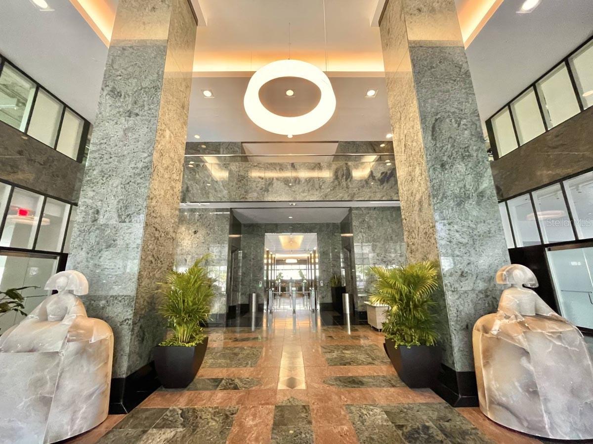 AMERICAN INTERNATIONAL PLAZA - Commercial Lease