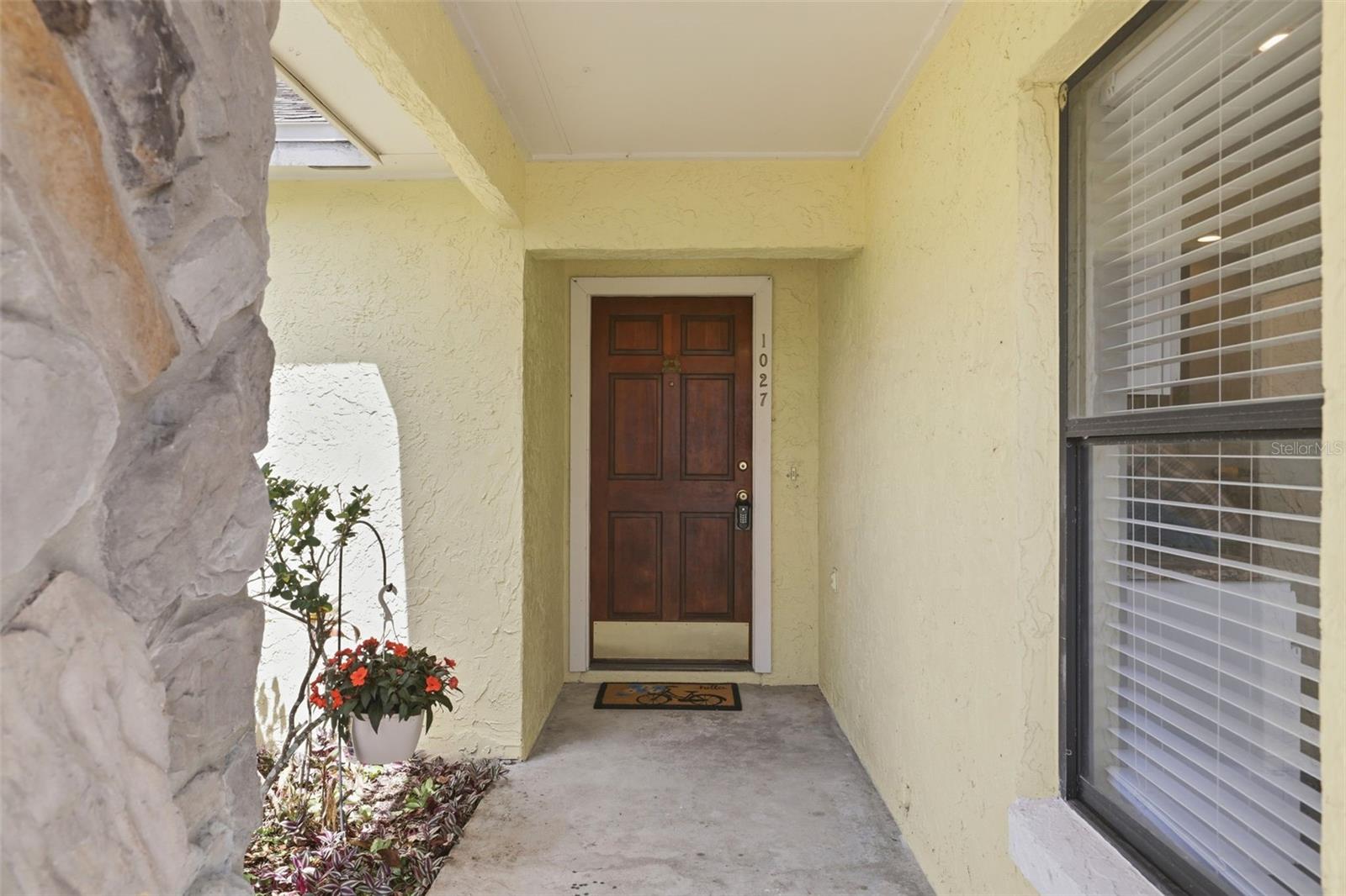 1027 HORNBEAM STREET