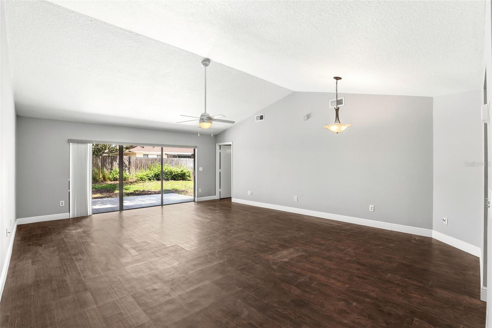 1027 HORNBEAM STREET