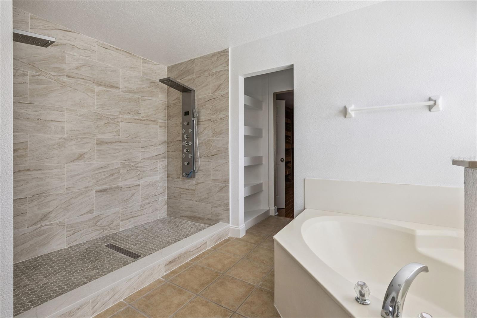 HUNTERS CRK 524-A - Residential