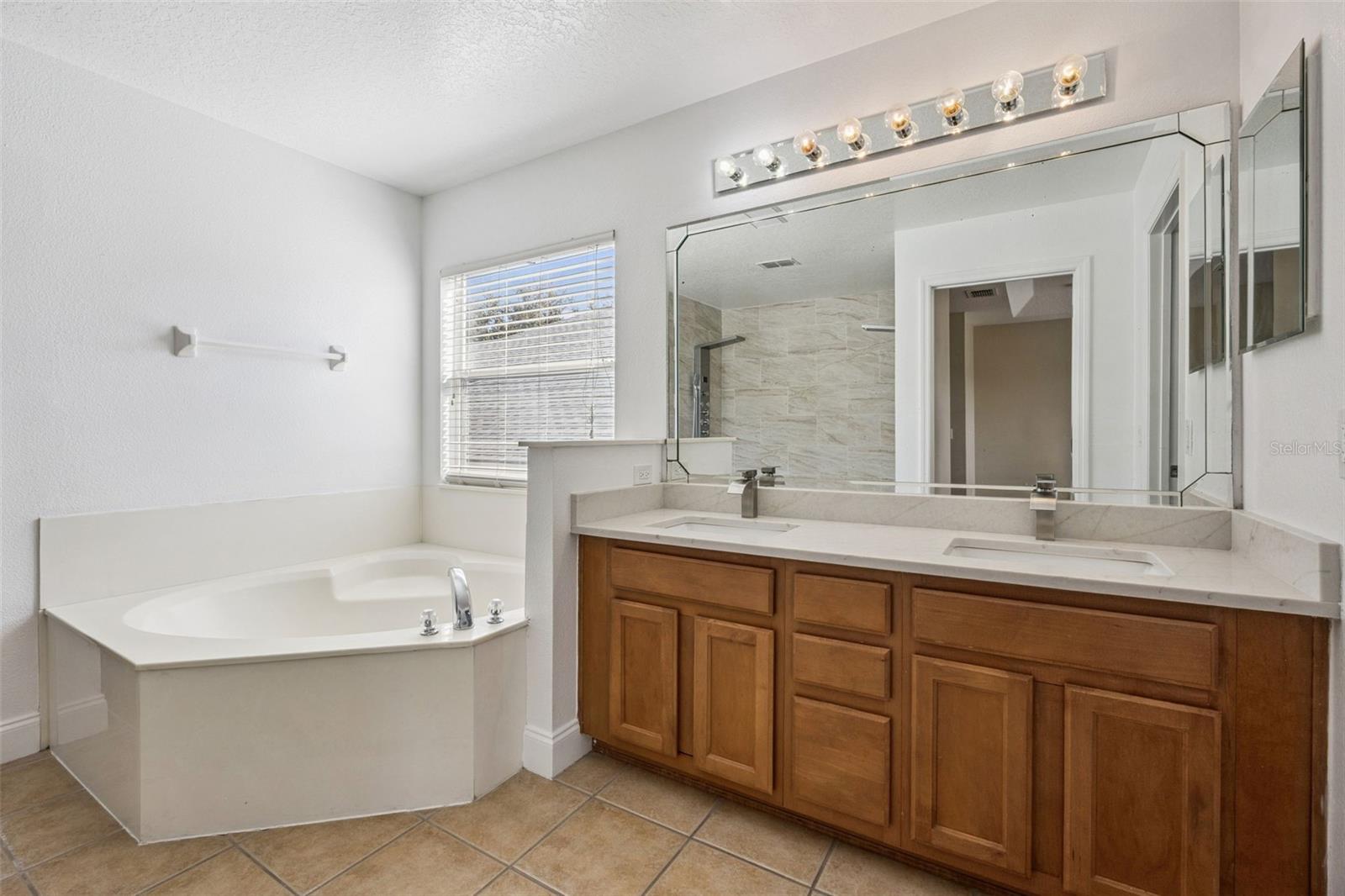 HUNTERS CRK 524-A - Residential