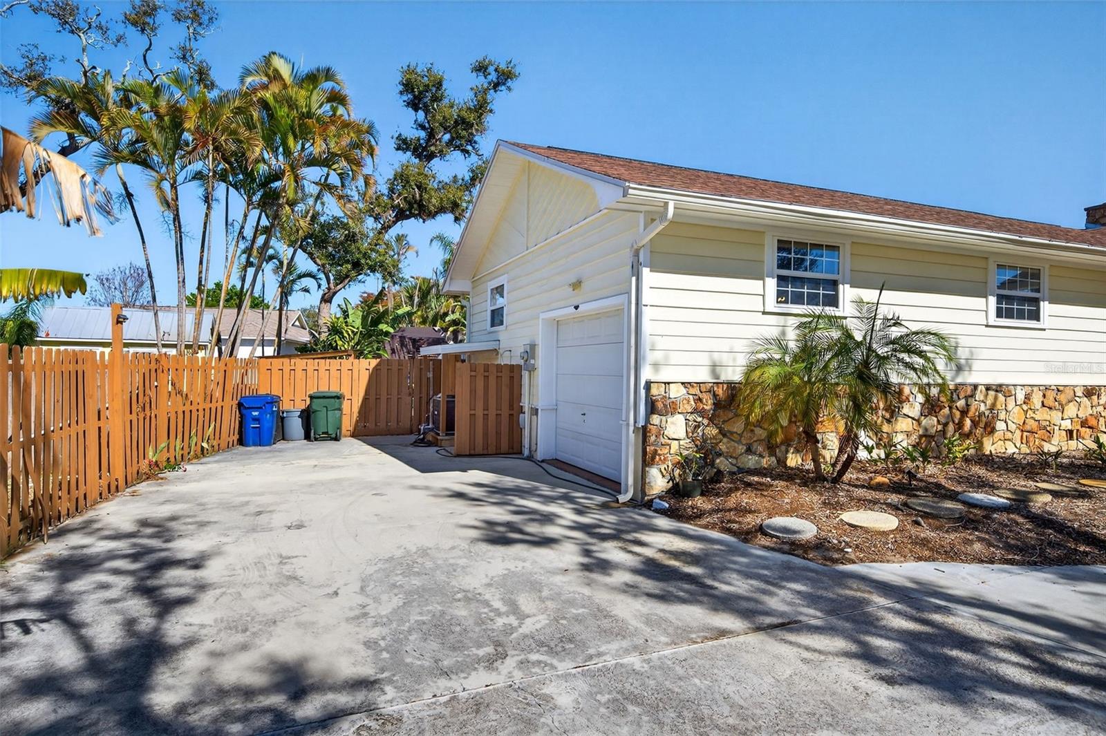 BAY POINT CORR OF - Residential