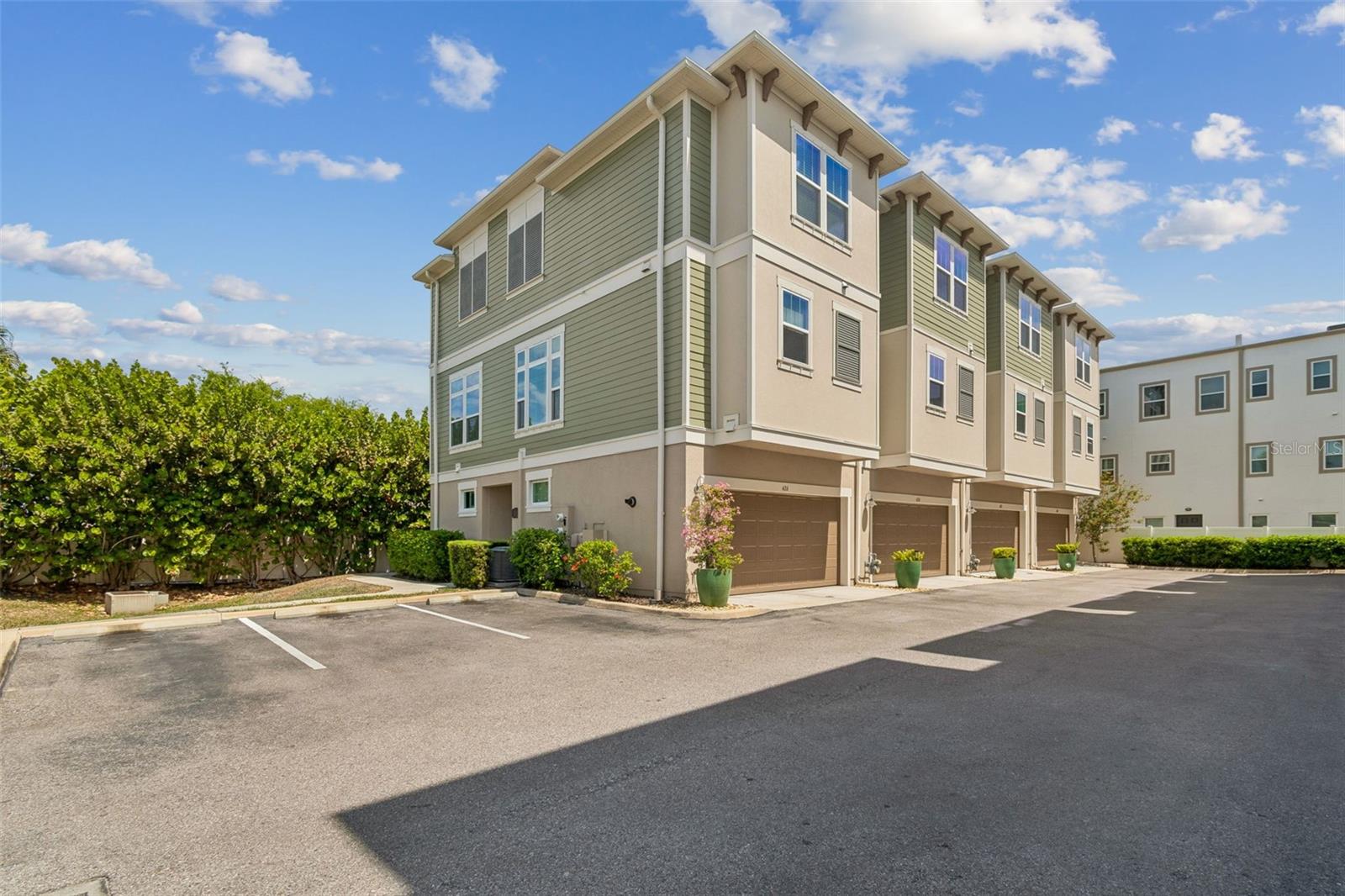 LINCOLN & HORATIO TWNHMS - Residential