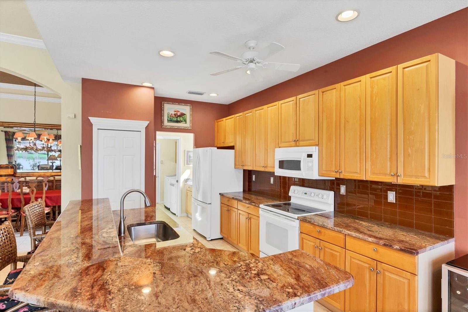 PELICAN POINTE GOLF & COUNTRY CLUB - Residential