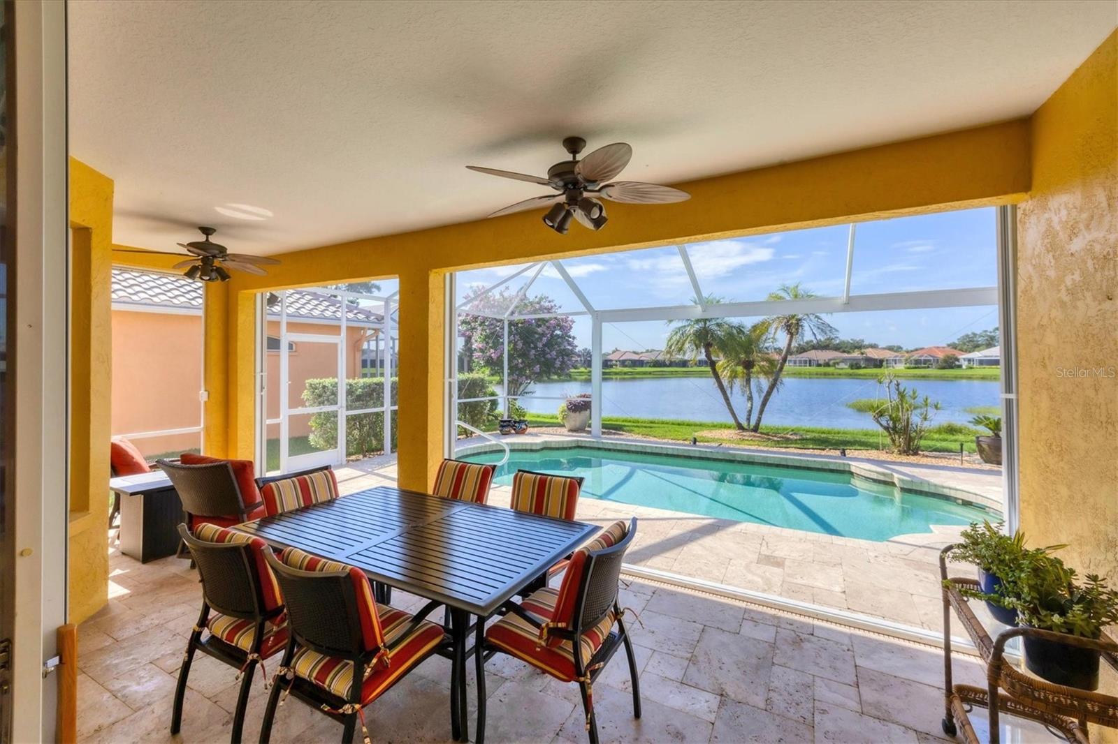 PELICAN POINTE GOLF & COUNTRY CLUB - Residential