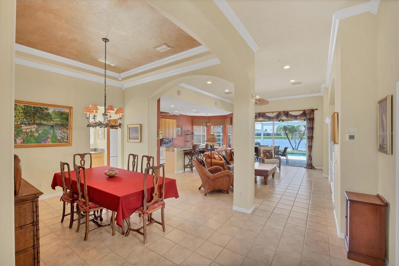 PELICAN POINTE GOLF & COUNTRY CLUB - Residential
