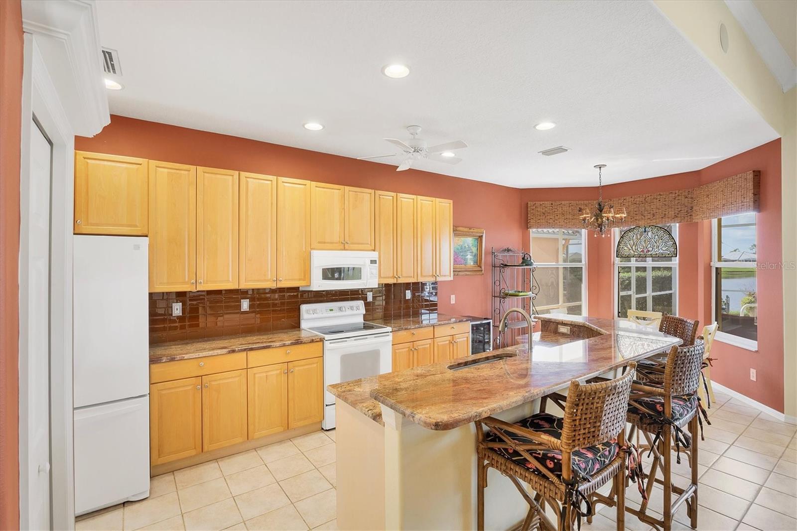 PELICAN POINTE GOLF & COUNTRY CLUB - Residential