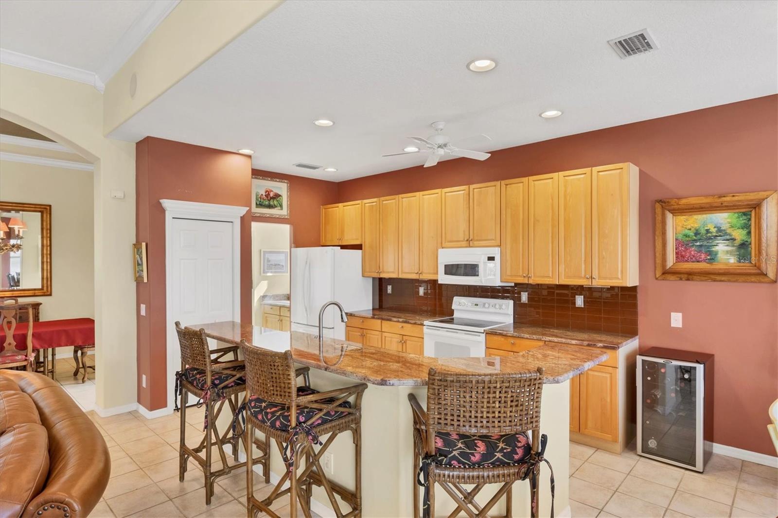 PELICAN POINTE GOLF & COUNTRY CLUB - Residential