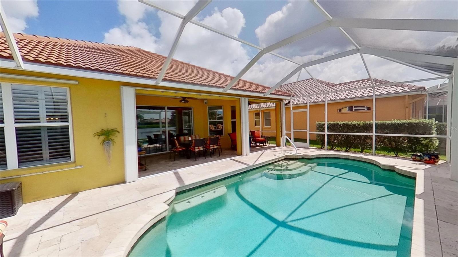 PELICAN POINTE GOLF & COUNTRY CLUB - Residential